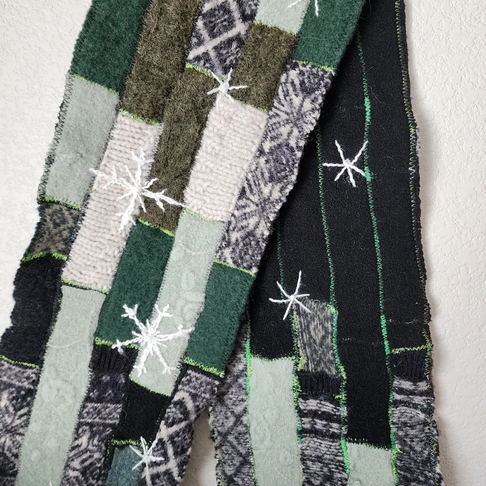 VINTAGE Patchwork quilted‎ tassel scarf in green black